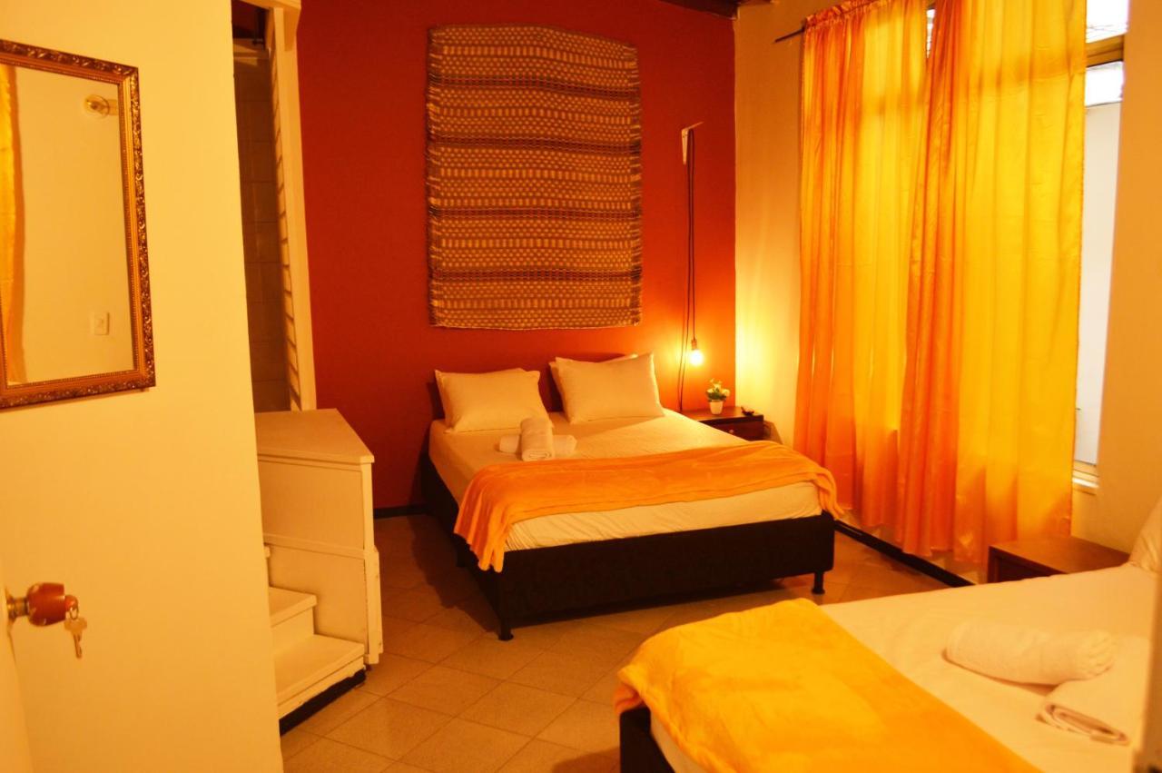 Africa house-Casa Hotel Laureles-La70 Medellín Exterior foto